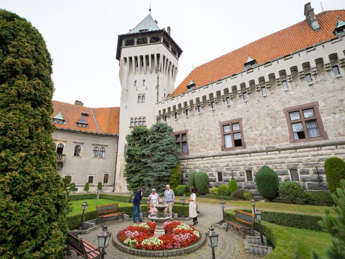 Отель Smolenicky Zamok Смоленице Экстерьер фото